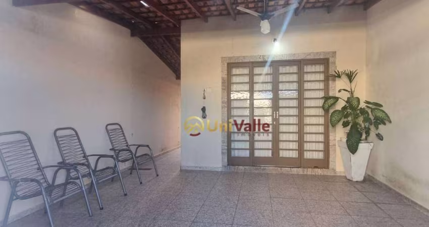 Casa com quintal, 2 dormitórios à venda, 90 m² por R$ 290.000 - Residencial Novo Horizonte - Taubaté/SP