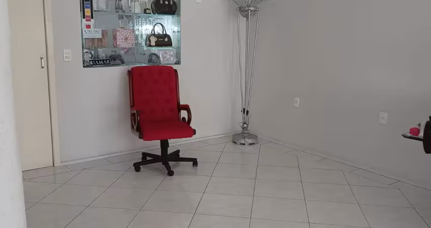 Sala tipo comercial. local calmo, seguro. térreo de fácil estacionamento.