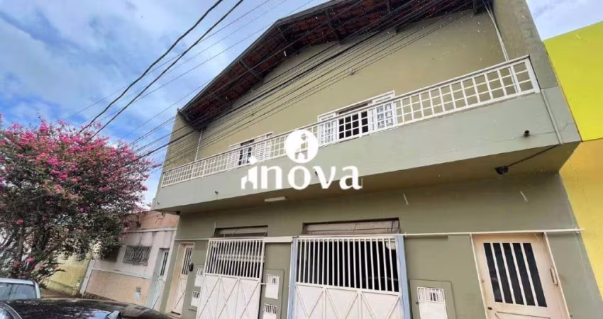 Casa à venda comercial ou residencial, 5 quartos, 1 suíte, 3 vagas, São Benedito - Uberaba/MG