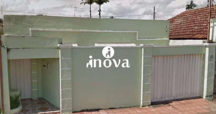 Casa à venda, 4 quartos, 3 vagas, Fabrício - Uberaba/MG