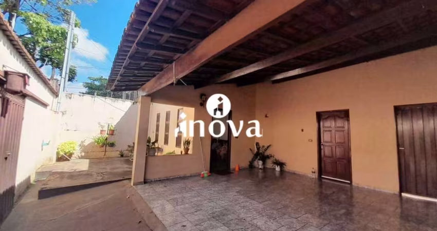 Casa a venda, bairro Estados Unidos.
