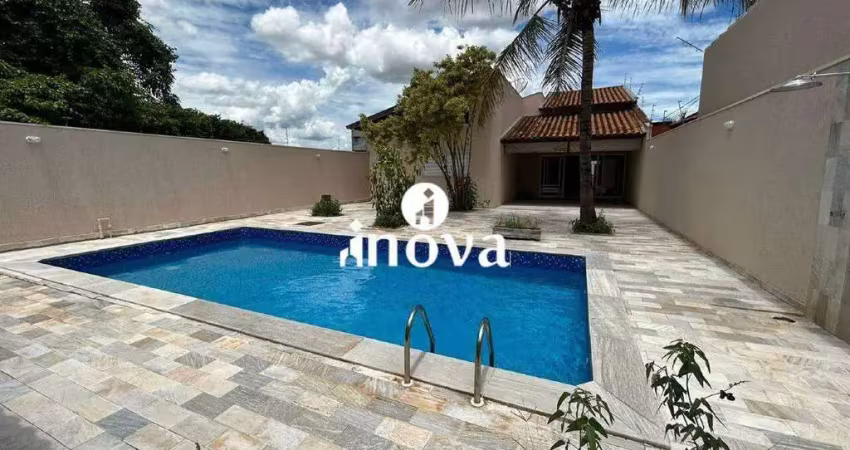 Casa ampla com piscina no Bairro Abadia
