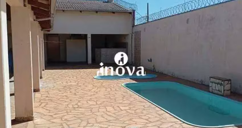 Casa comercial à venda no Jardim Espanha, Uberaba 
