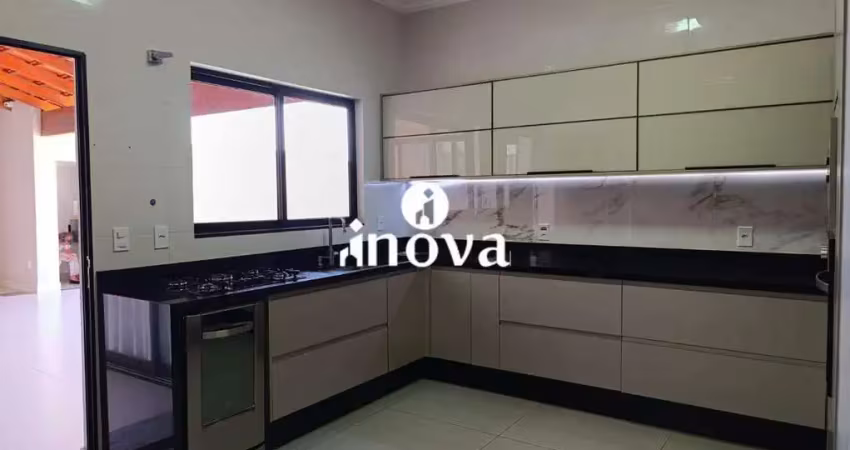 Casa com 3 quartos à venda no Leblon, Uberaba 