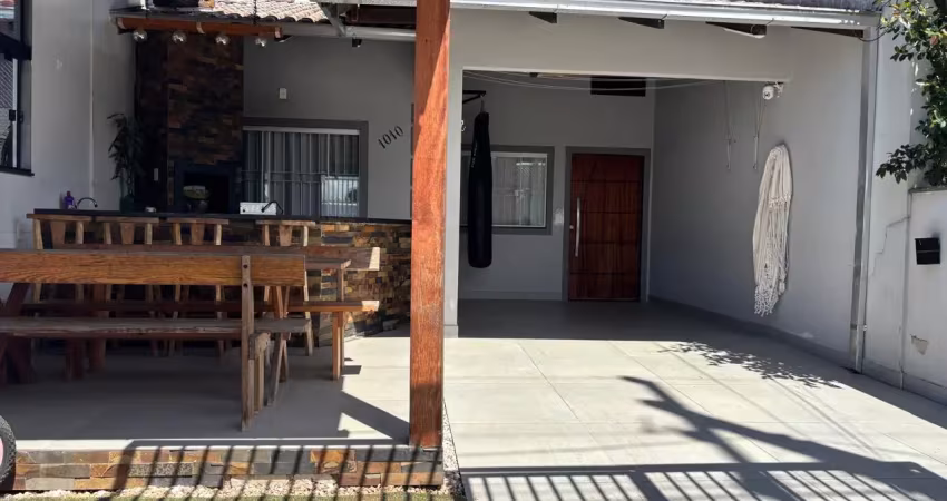 Casa com 2 quartos à venda no Espinheiros, Joinville 