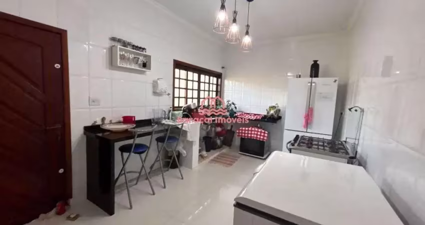 Casa à venda com 2 quartos sendo 1 suite1 banheiro  em ocian  praia grande - sp
