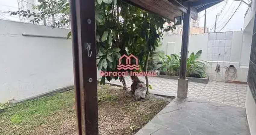 Casa para alugar e venda c/ 3 quartos, 1 suite, wc , cozinha e garagem  em praia
