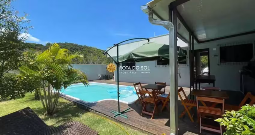Casa à venda com piscina 2 quartos Mariscal Bombinhas SC