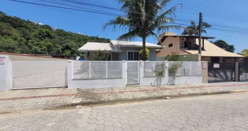 Casa com 2 quartos à venda na Rua Parati, 530, Centro, Bombinhas