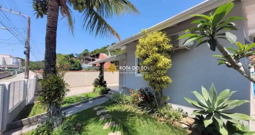 Casa com 3 quartos à venda na Rua Parati, Centro, Bombinhas
