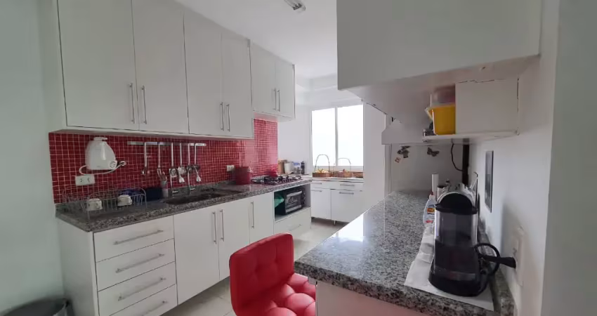 Vendo apartamento reformado, para quem procura a facilidade e comodidade de um andar baixo!