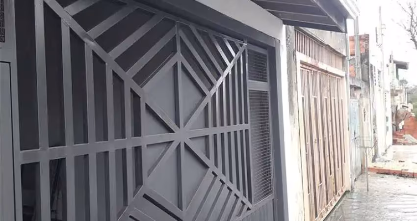 'residência confortável e prática: garagem coberta, três dormitórios aconchegantes, sala ampla, cozinha espaçosa e mais! descubra o seu novo lar.'