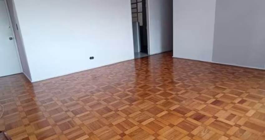 Espaçoso Apartamento no Coração de Sorocaba: 50m² de Sala, 2 Dormitórios Amplos e Vista para a Praça Central - Próximo a Comércios e Serviços