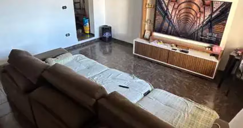 Espaçoso Sobrado de 3 Andares no Bairro São Conrado