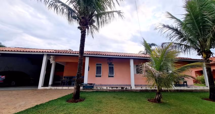 Chacara de 200m² Construídos.