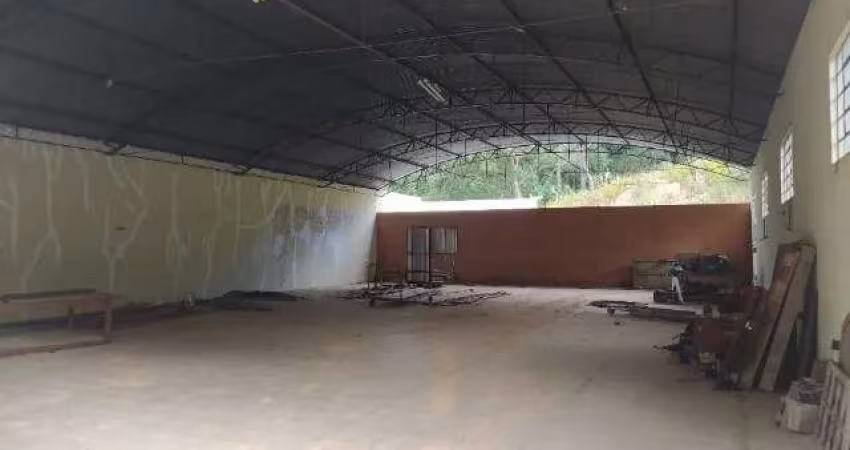 Galpão  de 2200m² com Casa Acoplada Localizada em Mairinque!