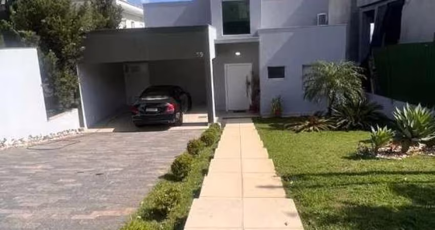 Casa de Alto Padrão no Condomínio Valville - 3 Suítes, Vista Panorâmica e Lazer Completo!