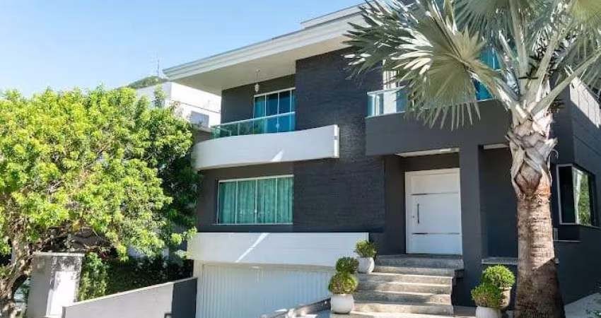 Luxuosa mansão à venda em condomínio exclusivo na Praia do Estaleiro, Balneário Camboriú-SC: 5 quartos, 5 suítes, 3 salas, 6 banheiros, 4 vagas, 630m².