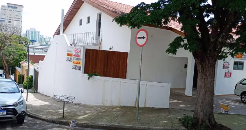 Imóvel Comercial de Esquina no Campolim - 9 Salas, 2 Recepções e Estacionamento