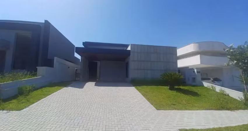 Casa térrea com 3 suítes e piscina no condomínio alphaville nova esplanada 4