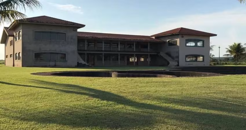 Fazenda comercial de alto padrão no Centro de SP: 28 quartos e 24.500 m² de área!