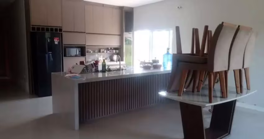 Chácara espaçosa com casa aconchegante em araçoiaba da serra