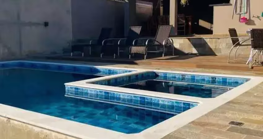 Casa com piscina e área gourmet em bairro tranquilo de araçoiaba da serra