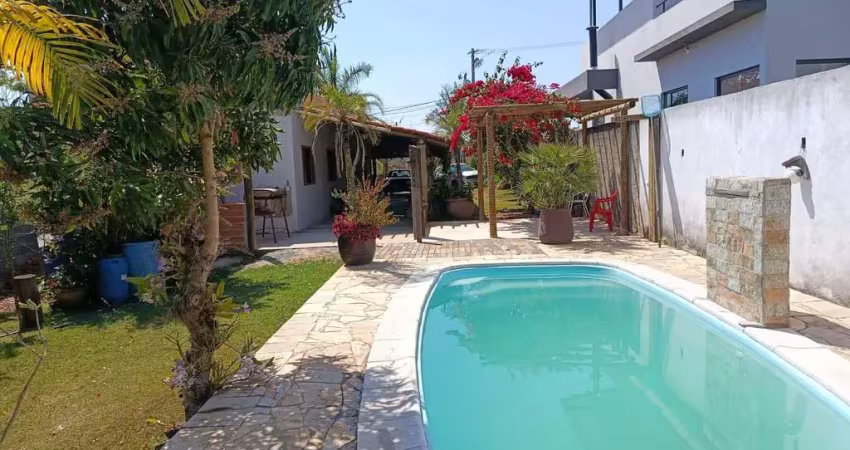 Chácara à venda em araçoiaba da serra-sp, bairro cercado, 2 quartos, 1 suíte, 1 sala, 2 banheiros, 6 vagas, 1.100m².