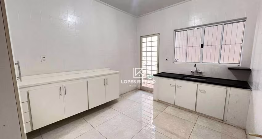 Casa com 2 dormitórios para alugar, 1 m² por R$ 1.800,00/mês - Vila Breda - Santa Bárbara D'Oeste/SP