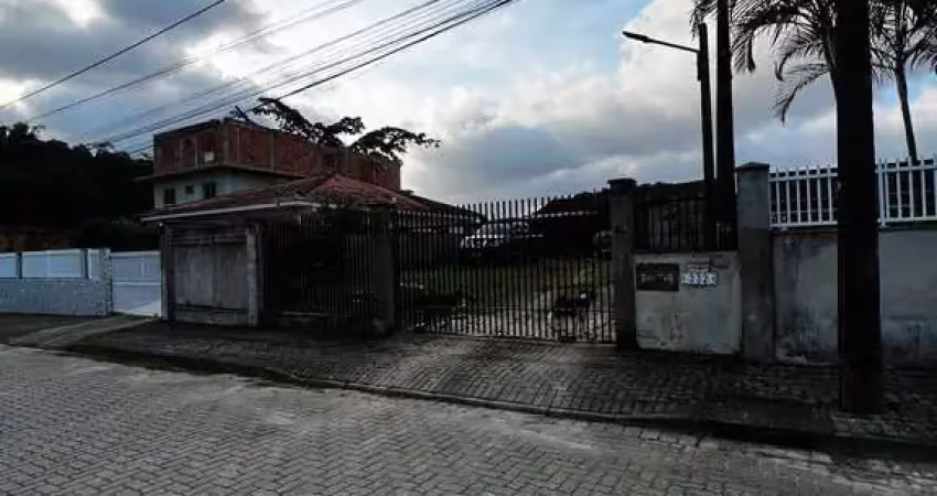 Terreno à venda na Rua Maria Cantilde Gomes, 370, Petrópolis, Joinville
