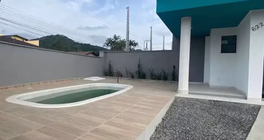 Casa à venda na Rua Seis de Janeiro, 265, Paranaguamirim, Joinville
