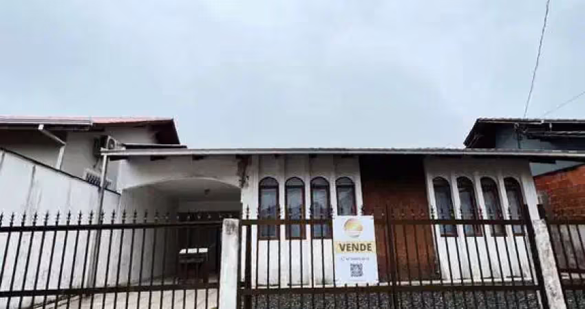 Casa à venda na Rua Fátima, Fátima, Joinville
