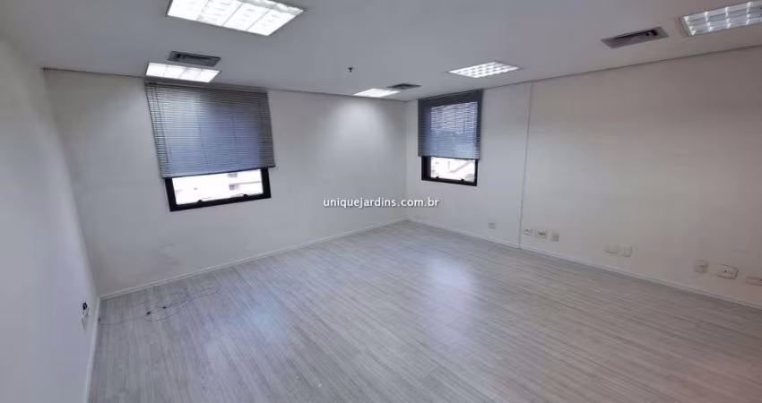 Jardim América: Conjunto Comercial | 1 Vaga | 31 m² úteis