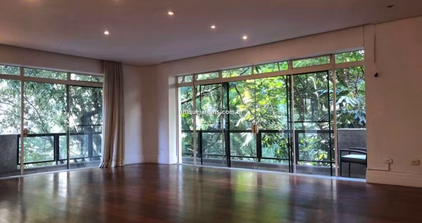 Jardim América: 3 Suítes | 3 Vagas | 245 m² úteis