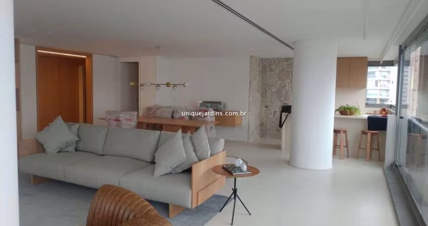 Vila Nova Conceição: 4 Suítes | 4 Vagas | 247 m² úteis