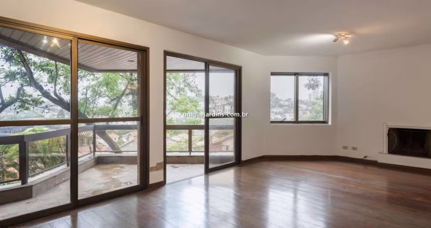 Morumbi: 3 Suítes | 2 Vagas | 215 m² úteis