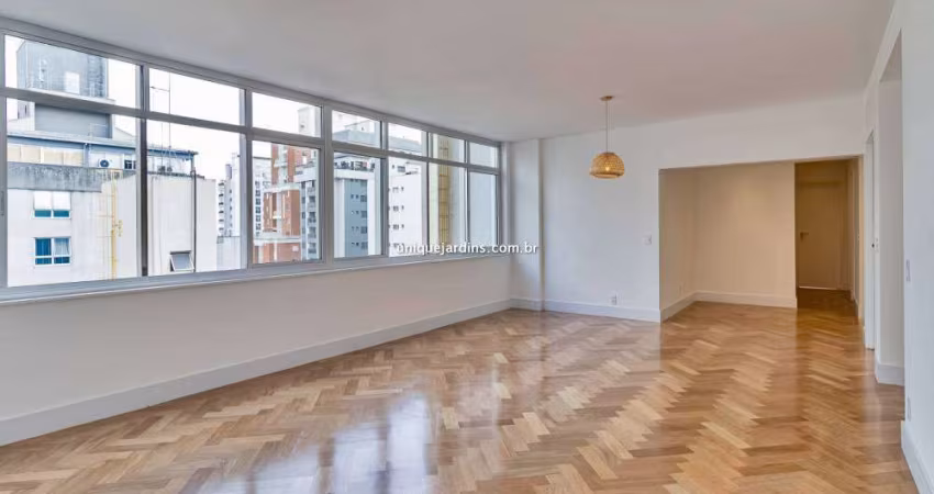 Apartamento à Venda no Paraíso Reformado!: 3 Dorm | 2 Suítes | 2 Vagas | 155 m² úteis