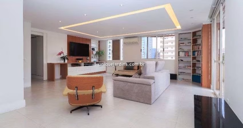 Alto de Pinheiros: 2 Suítes | 4 Vagas | 204 m² úteis