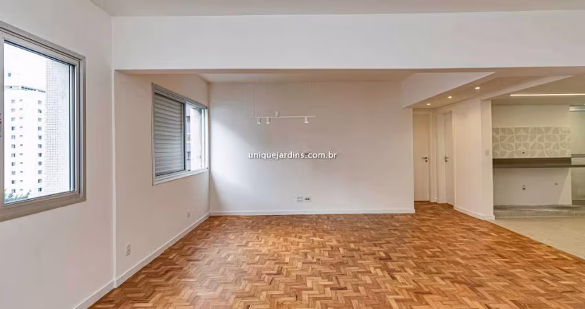 Apartamento à Reformado no Jardim Paulista: 2 Dorms, 1 Suíte, 1 Vaga, 109m²