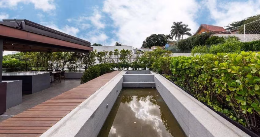 Alto de Pinheiros: 4 Suítes | 8 Vagas | 925 m² úteis