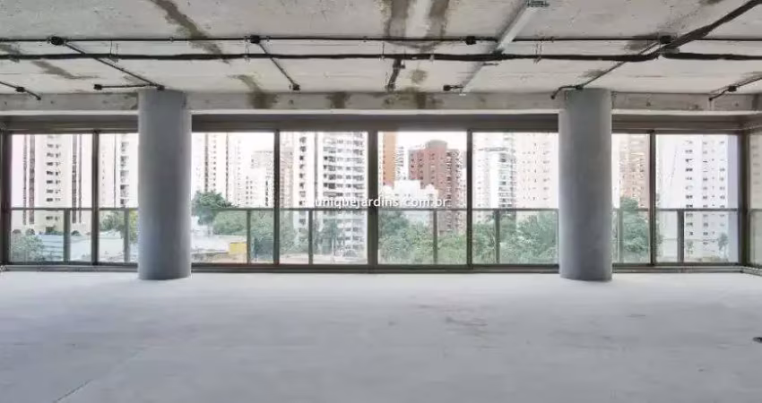 Vila Nova Conceição: 4 Suítes | 4 Vagas | 358 m² úteis