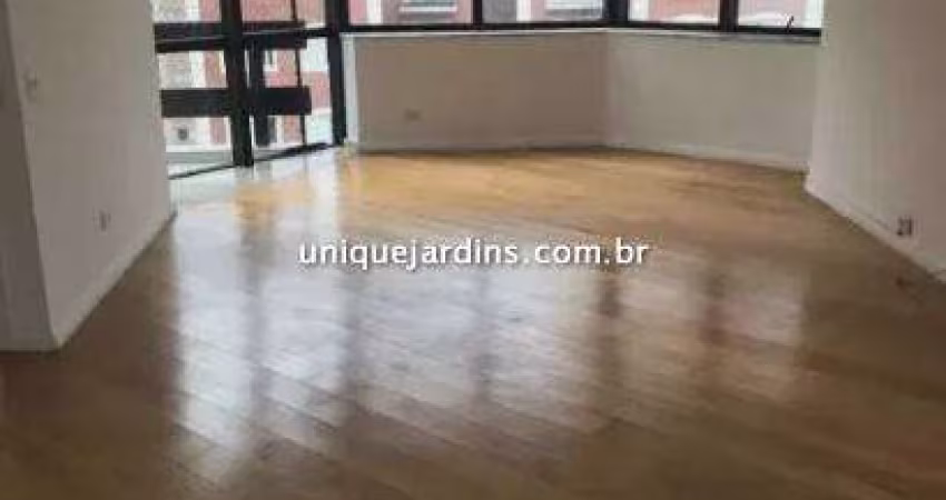 Apartamento Reformado em Moema: 3 Dormitórios, 1 Suíte e 2 Vagas