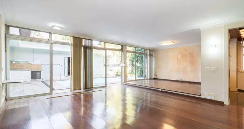Sobrado luxuoso com 4 suítes e piscina à venda no jardim paulistano