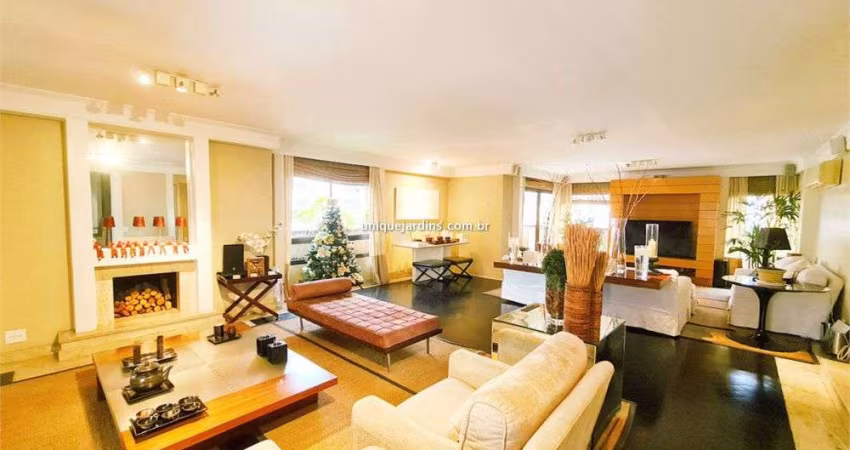 Jardim América: 4 Suítes | 4 Vagas | 360m² úteis
