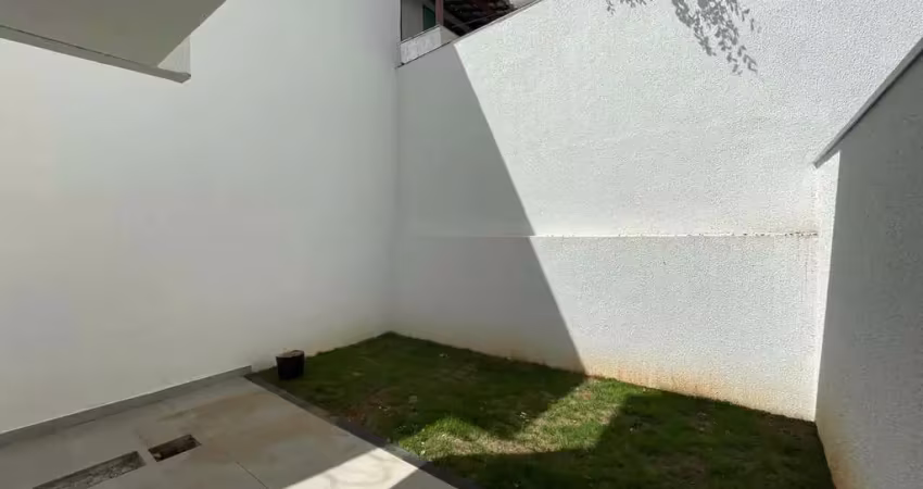 Casa com 3 quartos sendo 01 com suite à venda, 140 m² por R$ 810.000 - Planalto - Belo Horizonte/MG