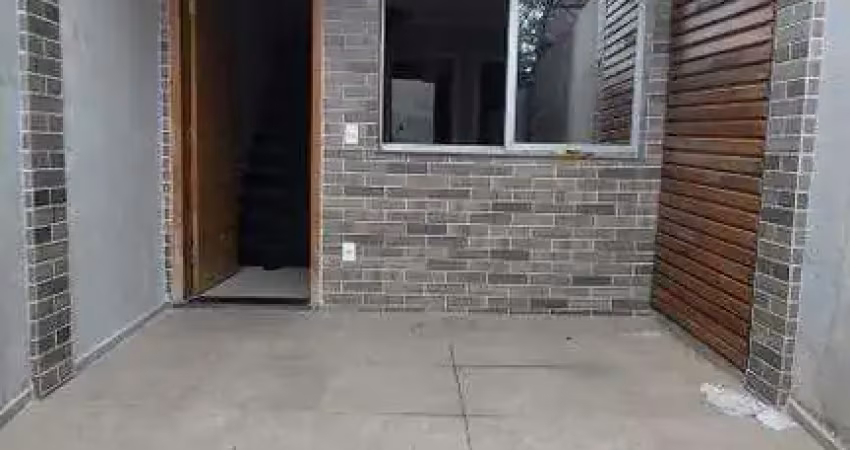Casa geminada com entrada independente com 02 quartos no valor de 360.000 no bairro Xangrila Contagem