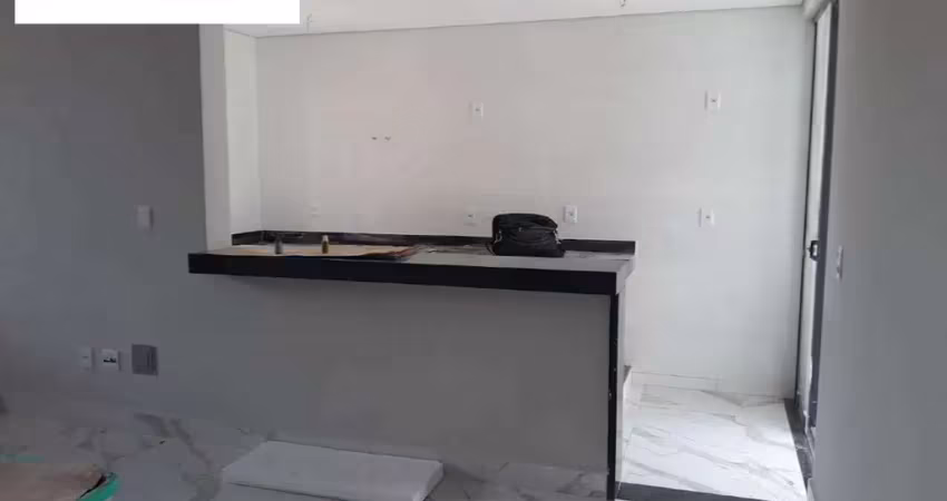 Casa em lote de 180²m com 03 quartos sendo 01 com suite no valor 890.000 bairro Rio Branco