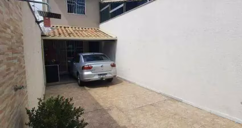 Casa independente, 2 quartos, área gourmet e 2 vagas