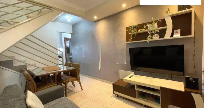 Casa duplex com entrada individual com 2 quartos no bairro jaqueline