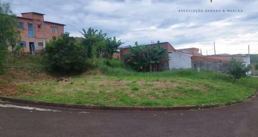 Terreno de esquina no Jardim Ypê por R$ 120.000,00 em Botucatu-SP